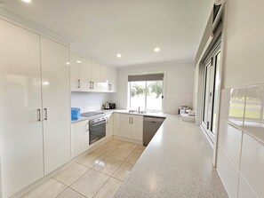 Fridge, microwave, oven, stovetop - Julia's - Close to the heart of Robe (Robe)