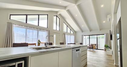 Lily By The Lake - Those fresh new feels!