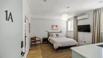 1 bedroom, desk, WiFi, bed sheets