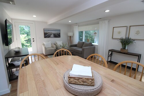 Private Cottage Tucked Close to Beaches and Town (2412)