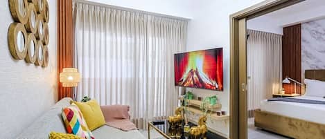 1 habitación, escritorio, tabla de planchar con plancha y wifi