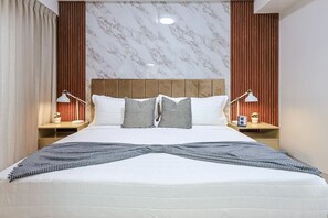 1 habitación, escritorio, tabla de planchar con plancha y wifi 