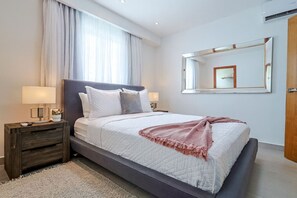 1 chambre, bureau, fer et planche à repasser, Wi-Fi