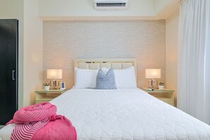 Escrivaninha, ferros/tábuas de passar roupa, Wi-Fi, roupa de cama