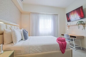 Desk, iron/ironing board, WiFi, bed sheets