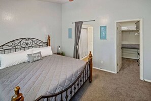 1 Schlafzimmer, Schreibtisch, Reisekinderbett, WLAN