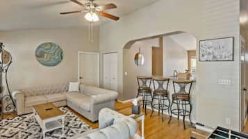 TV, fireplace, ping pong