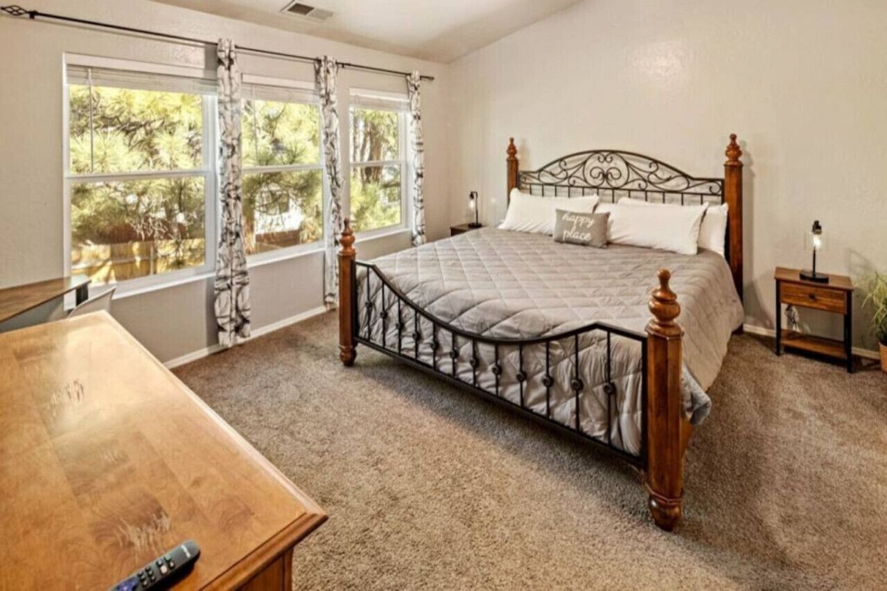 1 bedroom, desk, travel cot, WiFi