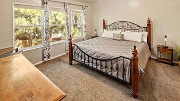 1 bedroom, desk, travel cot, WiFi