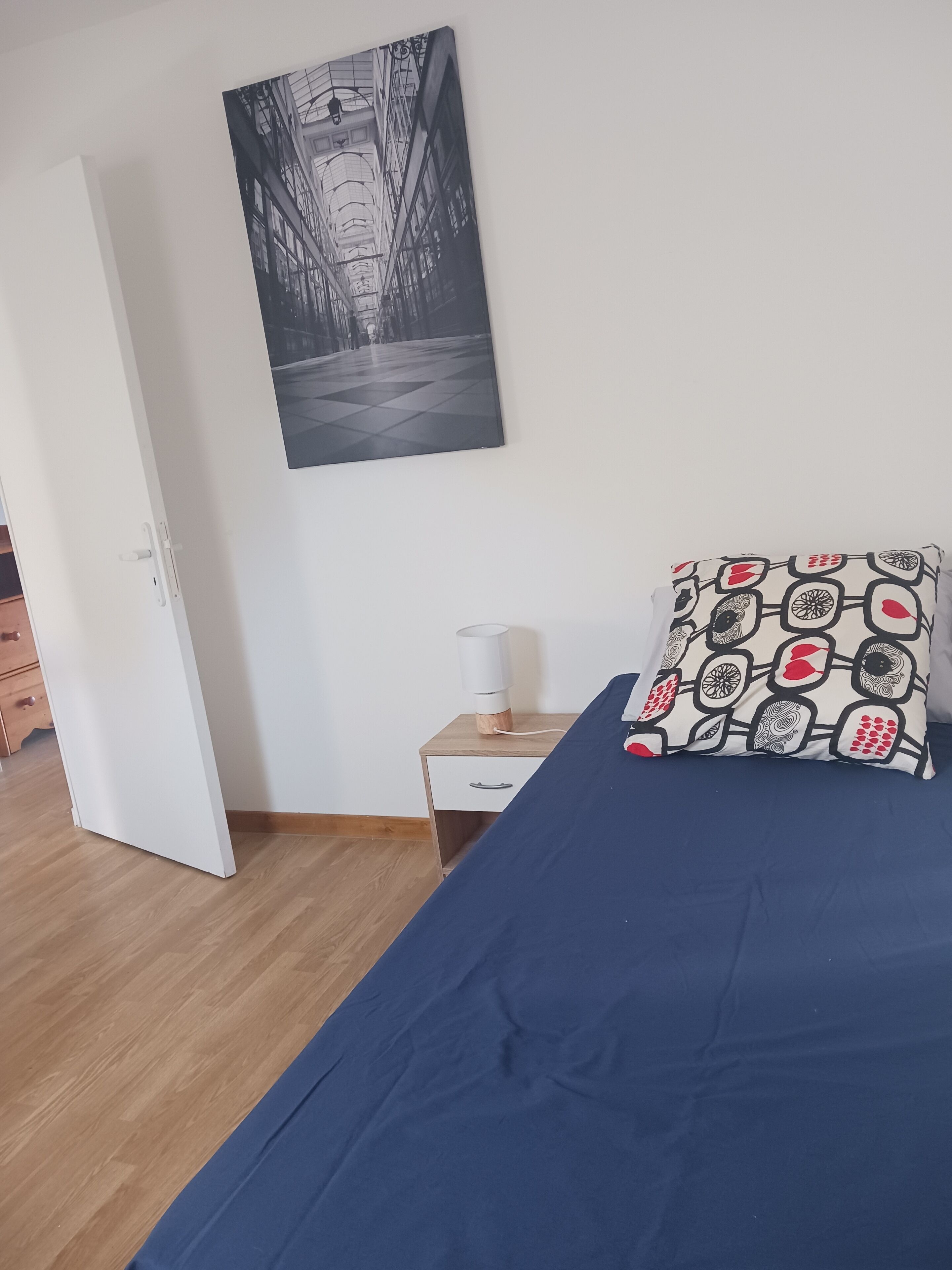 4 bedrooms, desk, iron/ironing board, travel crib