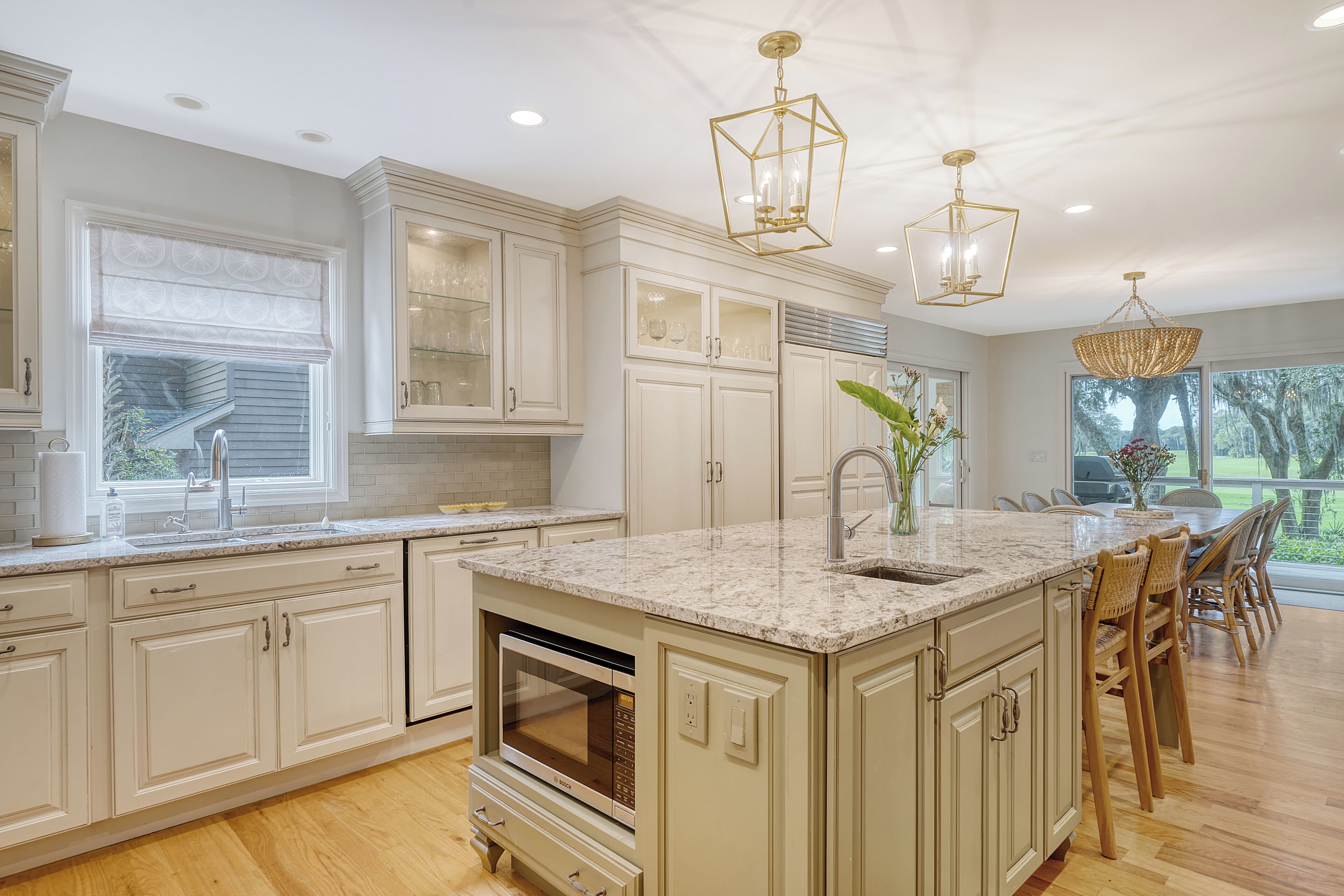 ثلاجة، ميكروويف، فرن، موقد طهي مسطح