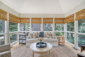 Smart TV - New rental, great Vanderhorst home (Kiawah Island)