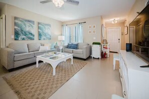 Smart-tv, dvd-afspiller, bøger