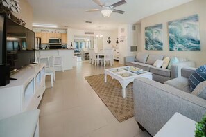 Smart-TV, DVD-spiller og bøker