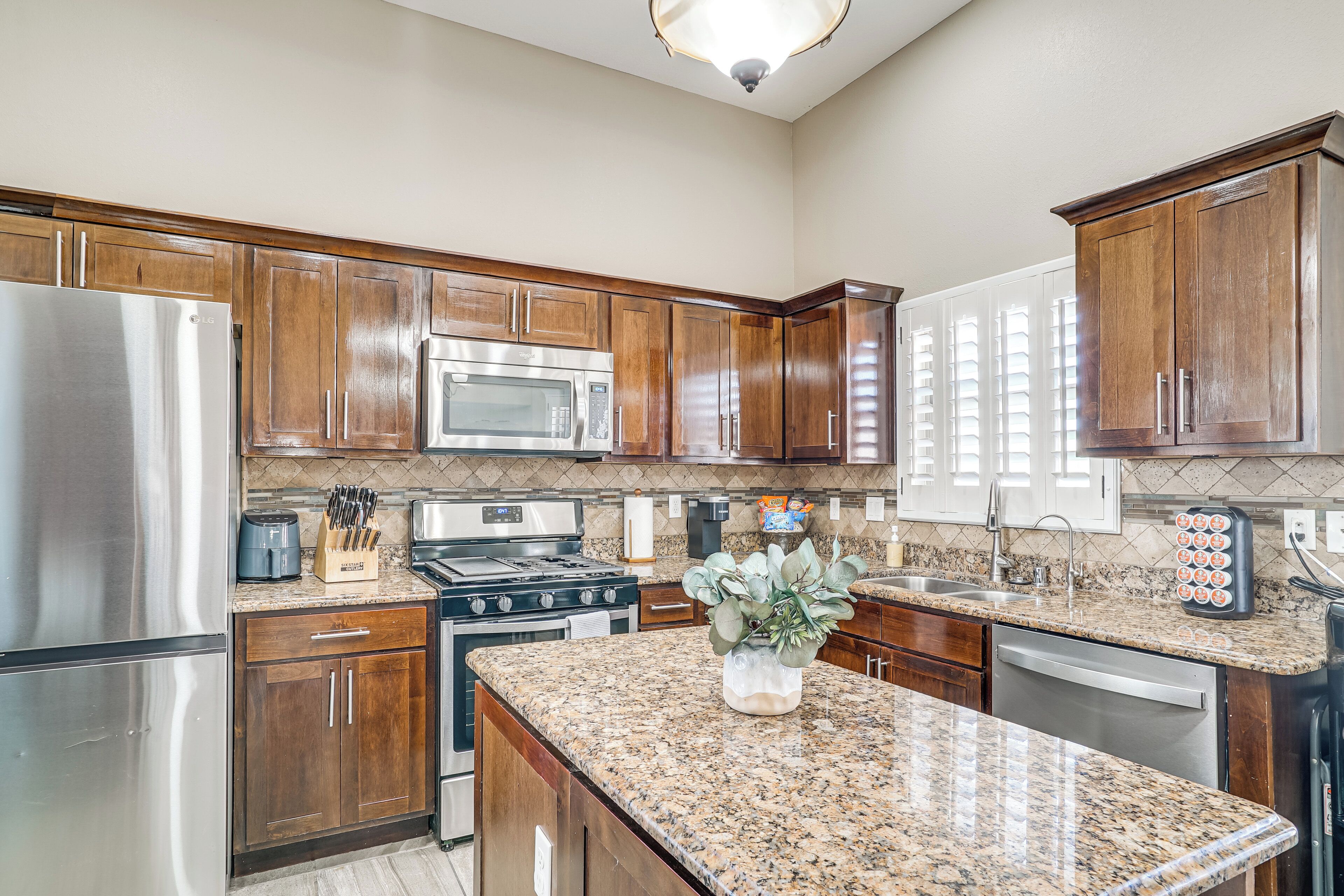 House (4 Bedrooms) | Interior