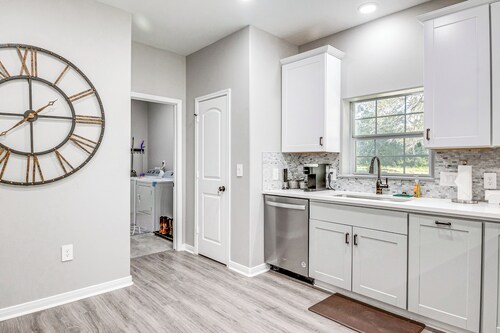 Pond + Trails On-site: Washington Escape!