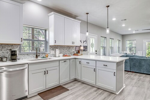 Pond + Trails On-site: Washington Escape!