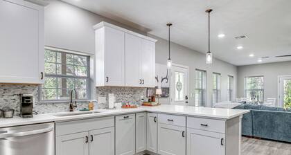 Pond + Trails On-site: Washington Escape!