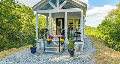 Franklin Cottage: Deck w/ Blue Ridge Mtn Views!