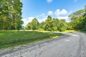 Interior - Franklin Cottage: Deck w/ Blue Ridge Mtn Views! (Franklin)