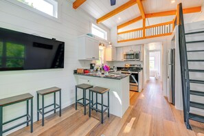 Interior - Franklin Cottage: Deck w/ Blue Ridge Mtn Views! (Franklin)