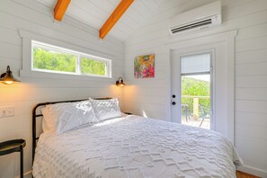 Cottage (1 Bedroom) | Interior - Franklin Cottage: Deck w/ Blue Ridge Mtn Views! (Franklin)