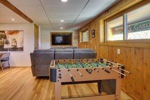 House (5 Bedrooms) | Interior