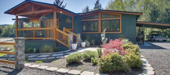 Puget Sound Views, 8.5 Acres! Luxury Outdoor Oasis