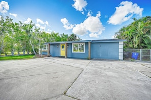 Exterior - 10 Mi to Bonita Beach: Pet-friendly Home w/ Yard! (Bonita Springs)