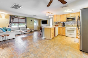 Microwave, oven, stovetop, dishwasher - 10 Mi to Bonita Beach: Pet-friendly Home w/ Yard! (Bonita Springs)
