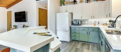 House (3 Bedrooms) | Interior