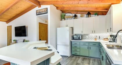 1 Mi to Pine Mountain Lake Marina: Yosemite Cabin!