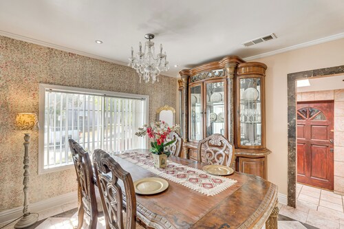 Burbank Home w/ Yard, Walk to Downtown Shops!