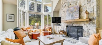 Walk to Ski Lift: Spacious Condo in West Dover!