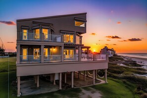 House (5 Bedrooms) | Interior - Oceanfront Galveston Beach House: Steps to Sand! (Galveston)