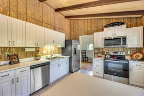 Interior - 2 Mi to Dtwn: Home w/ Deck & Grill in Payson (Payson)