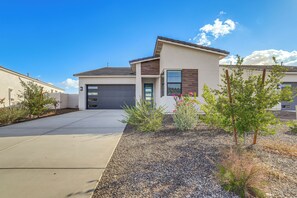 Interior - Goodyear Getaway w/ Grill Near Estrella Mountain! (Goodyear)