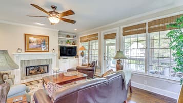 House (5 Bedrooms) | Interior