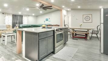 House (3 Bedrooms) | Interior