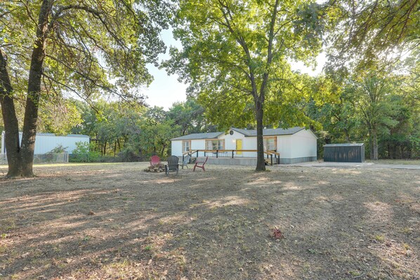House (3 Bedrooms) | Front of property - Home w/ Fire Pit & Foosball in Lake Texoma! (Kingston)