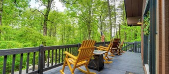 'bear Acres Getaway' Cabin w/ Deck in Townsend!