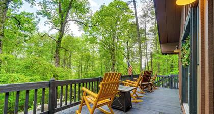 'bear Acres Getaway' Cabin w/ Deck in Townsend!