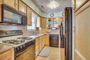 House (3 Bedrooms) | Interior