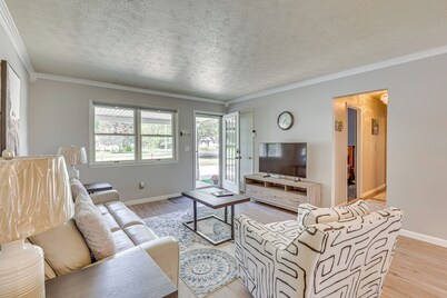 Peaceful Home Near Youngstown: Fenced Backyard!