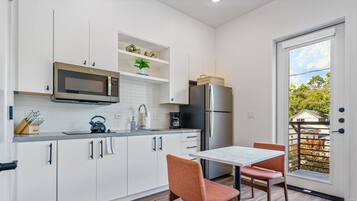 Coffee/tea maker, fridge, microwave, oven