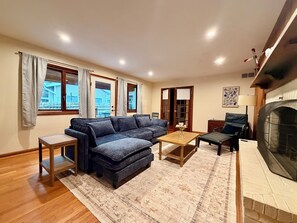 Smart TV, books - QUINTESSENTIAL REHOBOTH BEACH COTTAGE! Walk to Beach! (Rehoboth Beach)