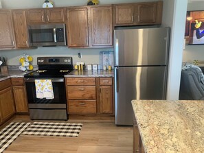 Fridge, microwave, oven, stovetop - Welcome To Our Hive! (Biloxi)