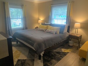 2 bedrooms, iron/ironing board, free WiFi, bed sheets - Welcome To Our Hive! (Biloxi)