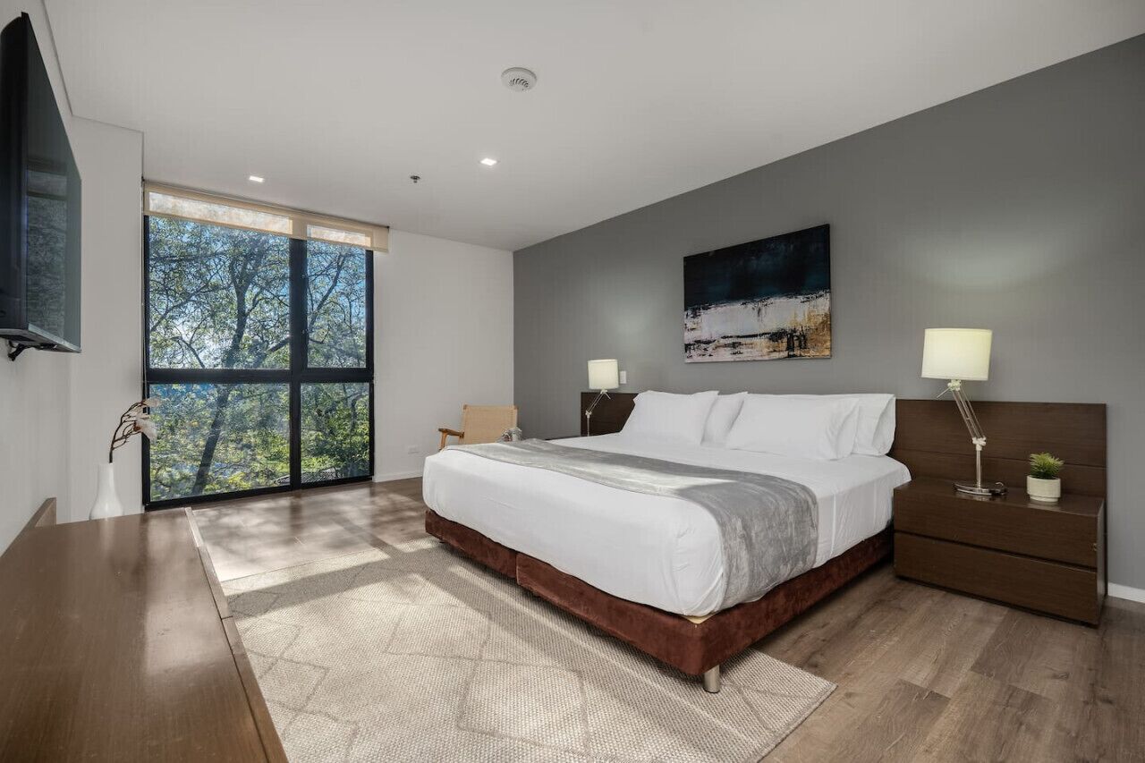 2 Schlafzimmer, Schreibtisch, Bügeleisen/Bügelbrett, Reisekinderbett