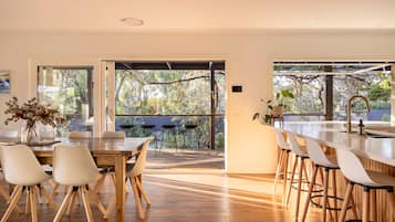 House | 5 bilik tidur, Internet